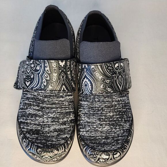 Traq by Alegria Paisley Pattern Knit Fabric Walking Flats Size 37 - Picture 2 of 7